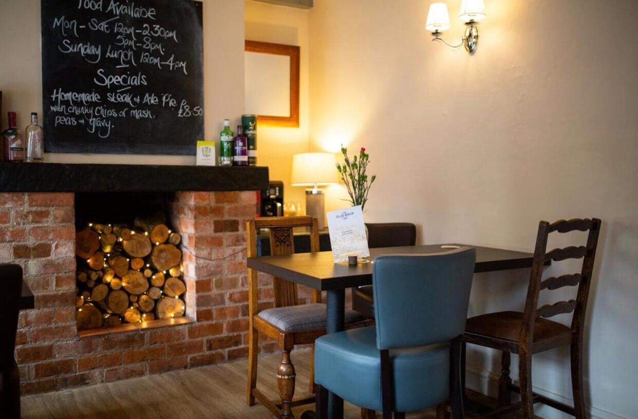 The Old Ship Inn Lowdham 외부 사진